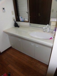 鏡は既存利用 キャビネットをTOTOエスクアにお取替え 鏡は既存利用 キャビネットをTOTOエスクアにお取替え